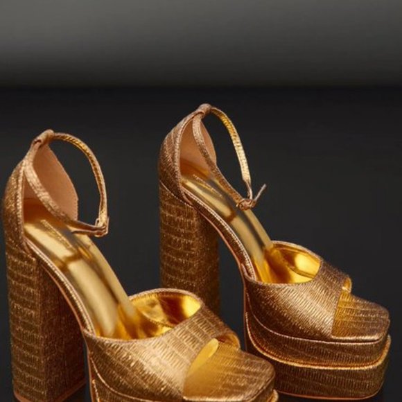 GOLD METALLIC CRINKLE DOUBLE SOLE STRAP PLATFORM HEELS - Picture 2 of 2